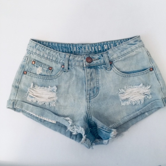 the frayed mid rise shorts
